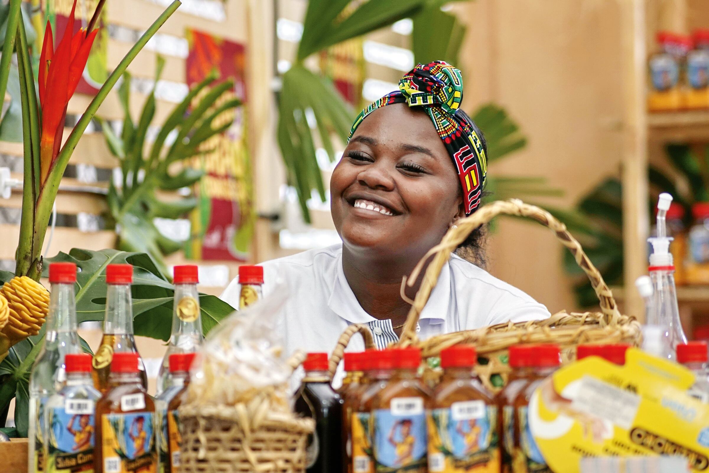 Gracias al Festival Petronio Álvarez, el viche comenzó a ser degustado por turistas que compraban botellas para llevar a sus familiares y amigos de otros lugares del país.