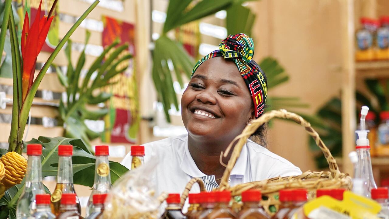 Gracias al Festival Petronio Álvarez, el viche comenzó a ser degustado por turistas que compraban botellas para llevar a sus familiares y amigos de otros lugares del país.