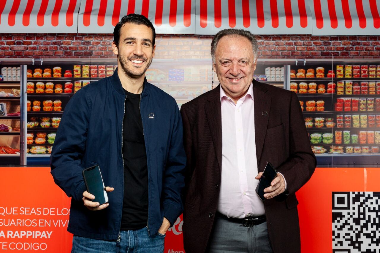 Simón Borrero, CEO y confundador de Rappi, y Efraín Forero, presidente de Davivienda. Las empresas crearán un nuevo banco en Colombia.