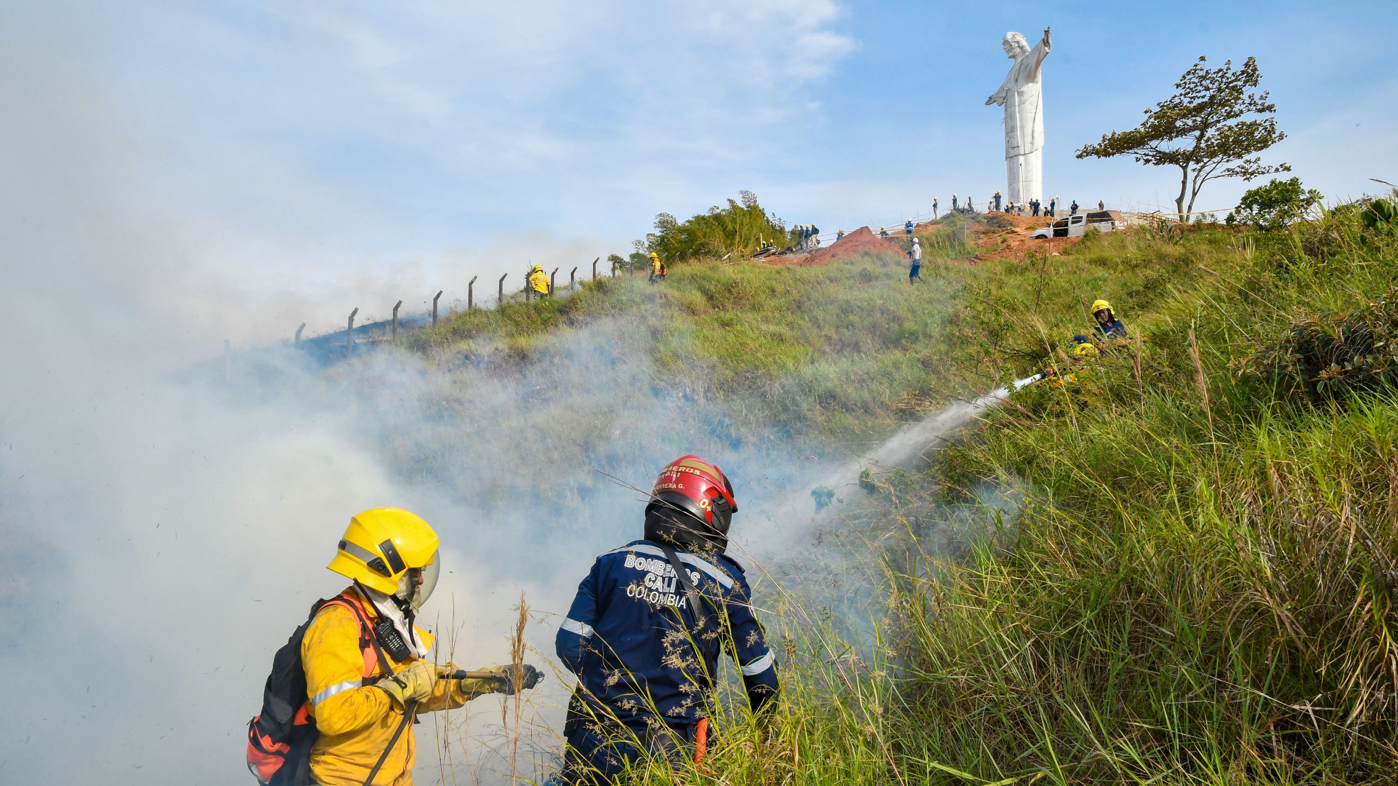 “Grandes incendios de los últimos días en Cali han sido provocados”: secretario de Gestión del Riesgo Rodrigo Zamorano.