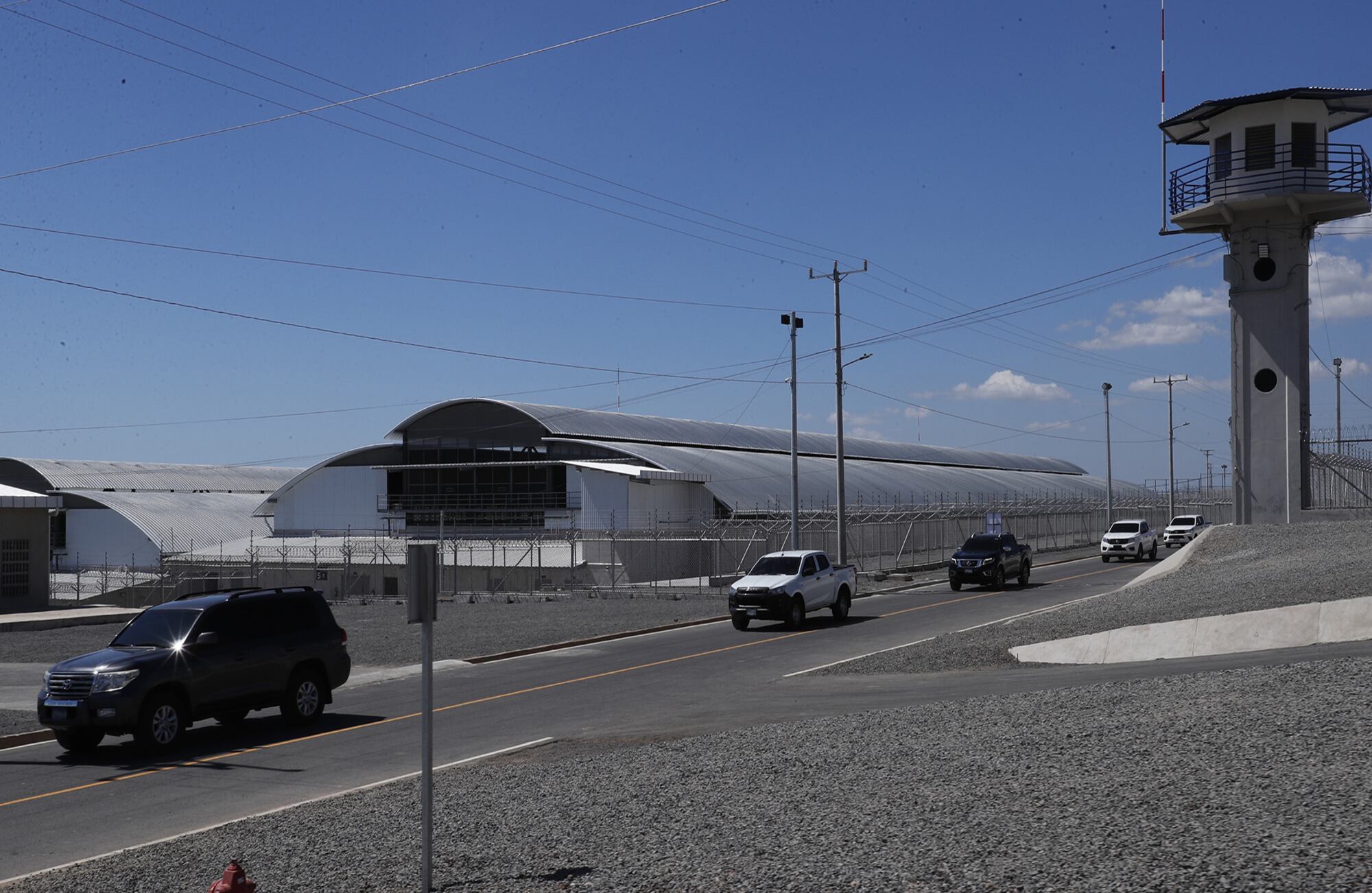 Centro de Confinamiento del Terrorismo" (CECOT)