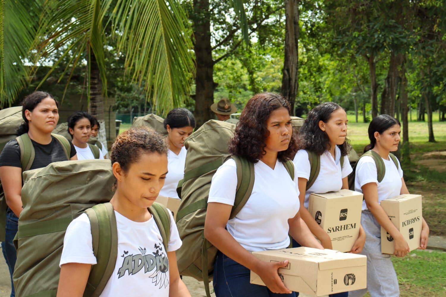 Setenta y dos mujeres se enlistaron para prestar el servicio militar en la Armada.