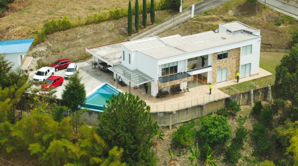 Mansión de coronel retirado del Ejército que fue embargada por la Fiscalía.