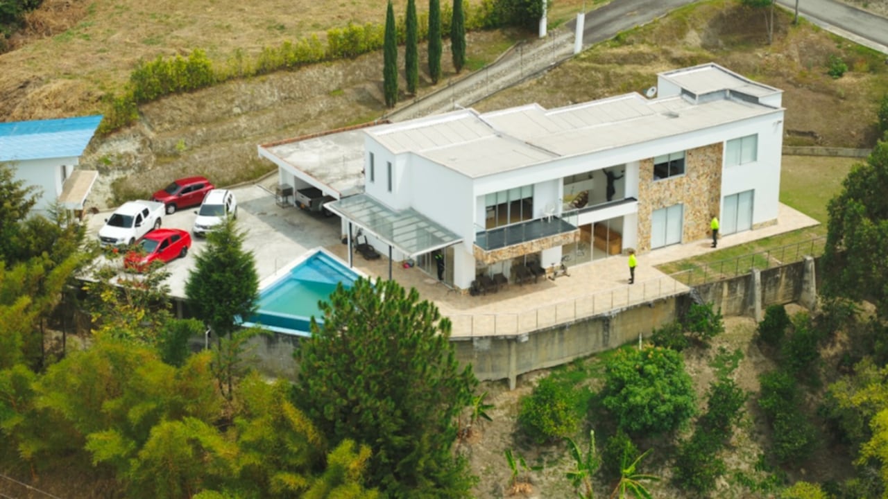 Mansión de coronel retirado del Ejército que fue embargada por la Fiscalía.