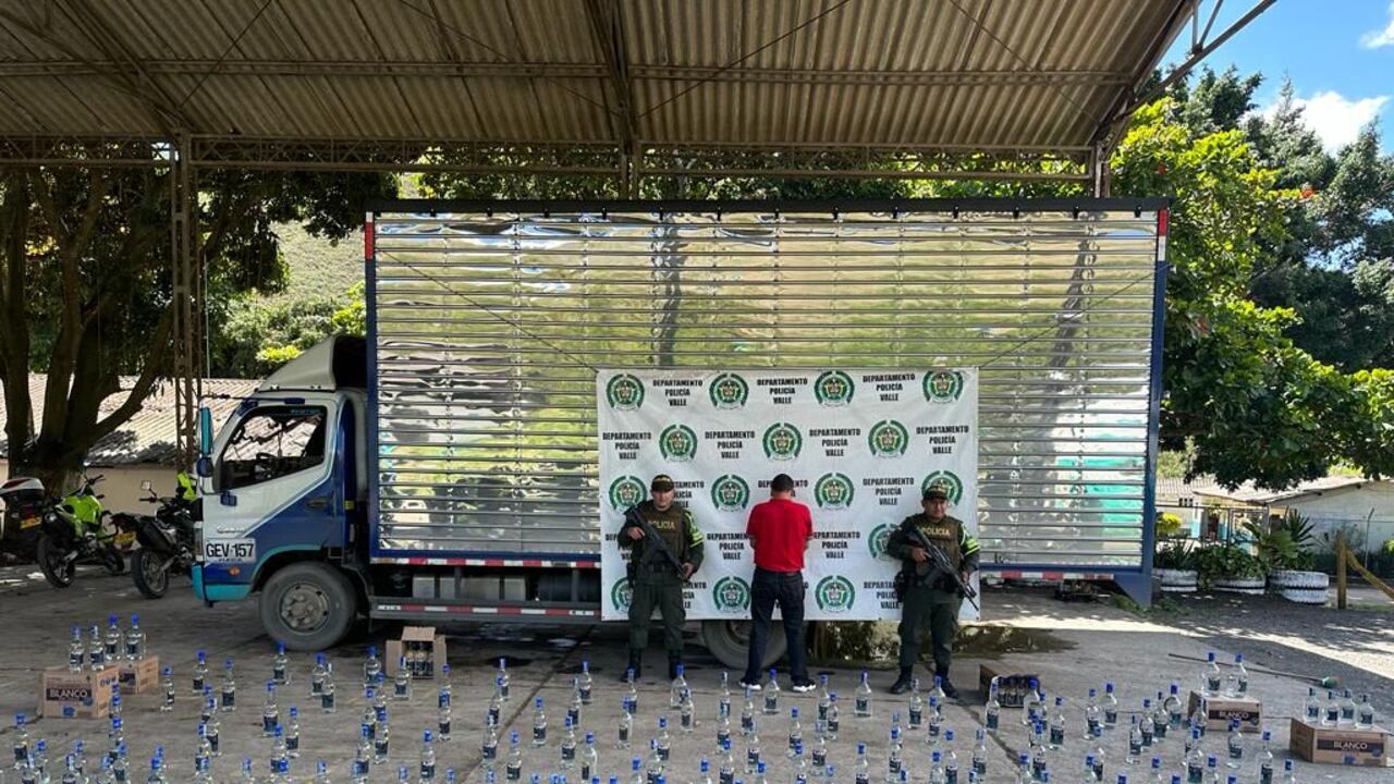 Las autoridades realizaron incautaciones de licor en varios municipios del Valle del Cauca.