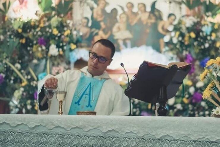 El religioso murió en un bar del barrio Laureles de Medellín.