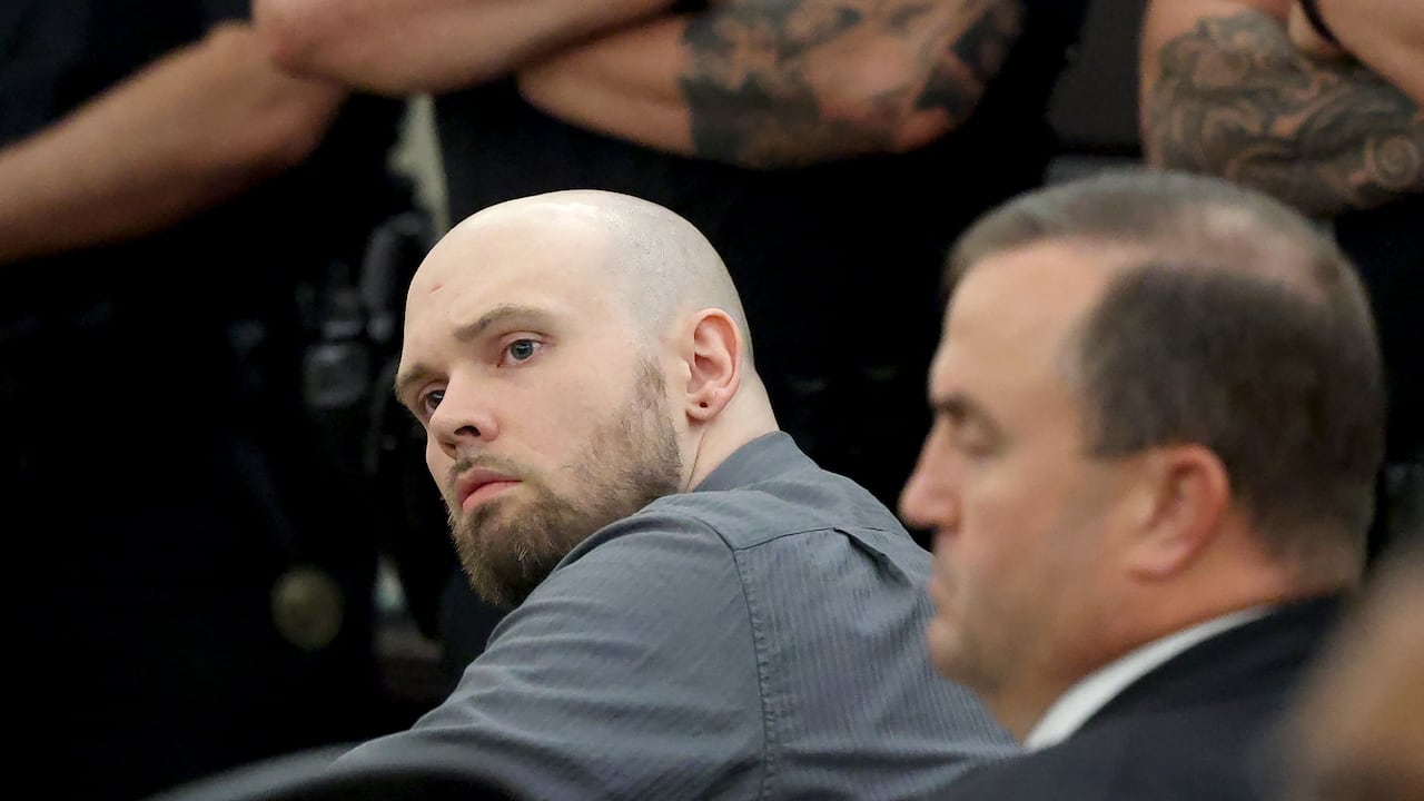 El acusado Tanner Horner escucha la declaración de la víctima tras ser condenado a muerte.