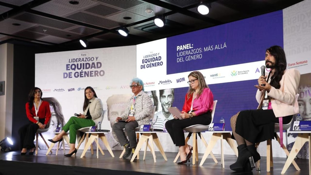 Camila Bradford, periodista de RTVC; Aura Méndez, directora de Asuntos Públicos y Corporativos de Mondelēz WACAM; Manuel Velandia, sociólogo y defensor de derechos LGBTI ; Carolina Henao, Líder de Responsabilidad Social Avon y Danne Aro Belmont, directora ejecutiva de la Fundación GAAT y defensora de derechos humanos.