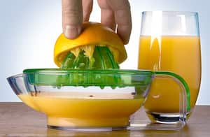 hand orange juice squeezer