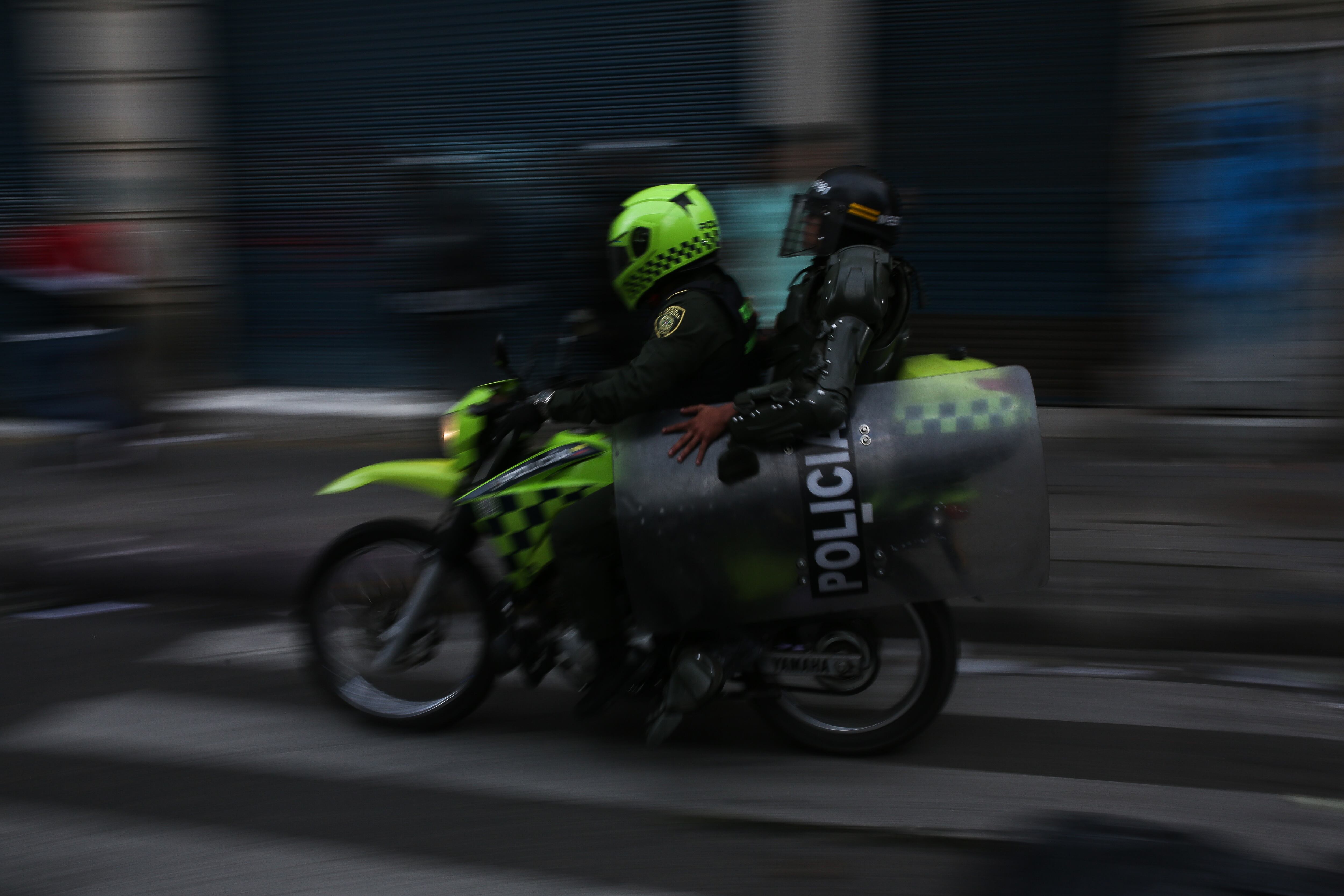 Esmad despejando las entradas a la Corte 
Protestas