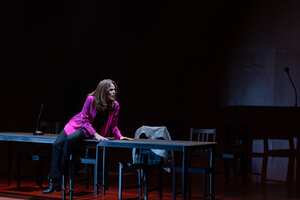 Cristina Umaña en 'Prima Facie', adaptación de Nicolás Montero de la obra de Suzie Miller, en el Teatro Nacional 2024.