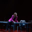 Cristina Umaña en 'Prima Facie', adaptación de Nicolás Montero de la obra de Suzie Miller, en el Teatro Nacional 2024.