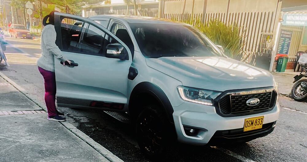   Los carros de la Policía no solo se habrían usado para asuntos personales de la coronel Cáceres. También, según la minuta, se habrían usado para un trasteo de la funcionaria. Arriba, la denuncia ante la Procuraduría. 