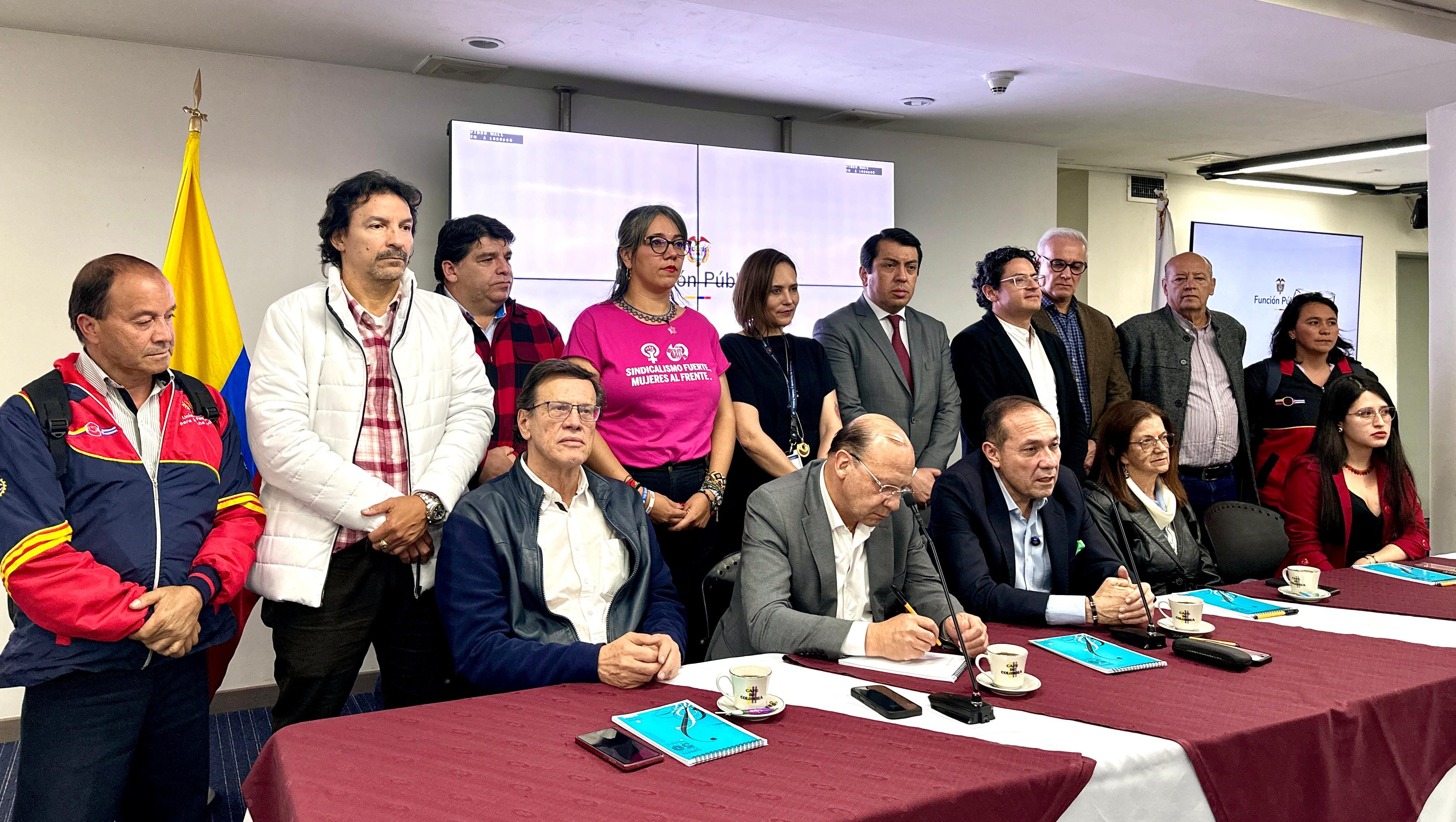 Negociación del incremento salarial estatal para 2025