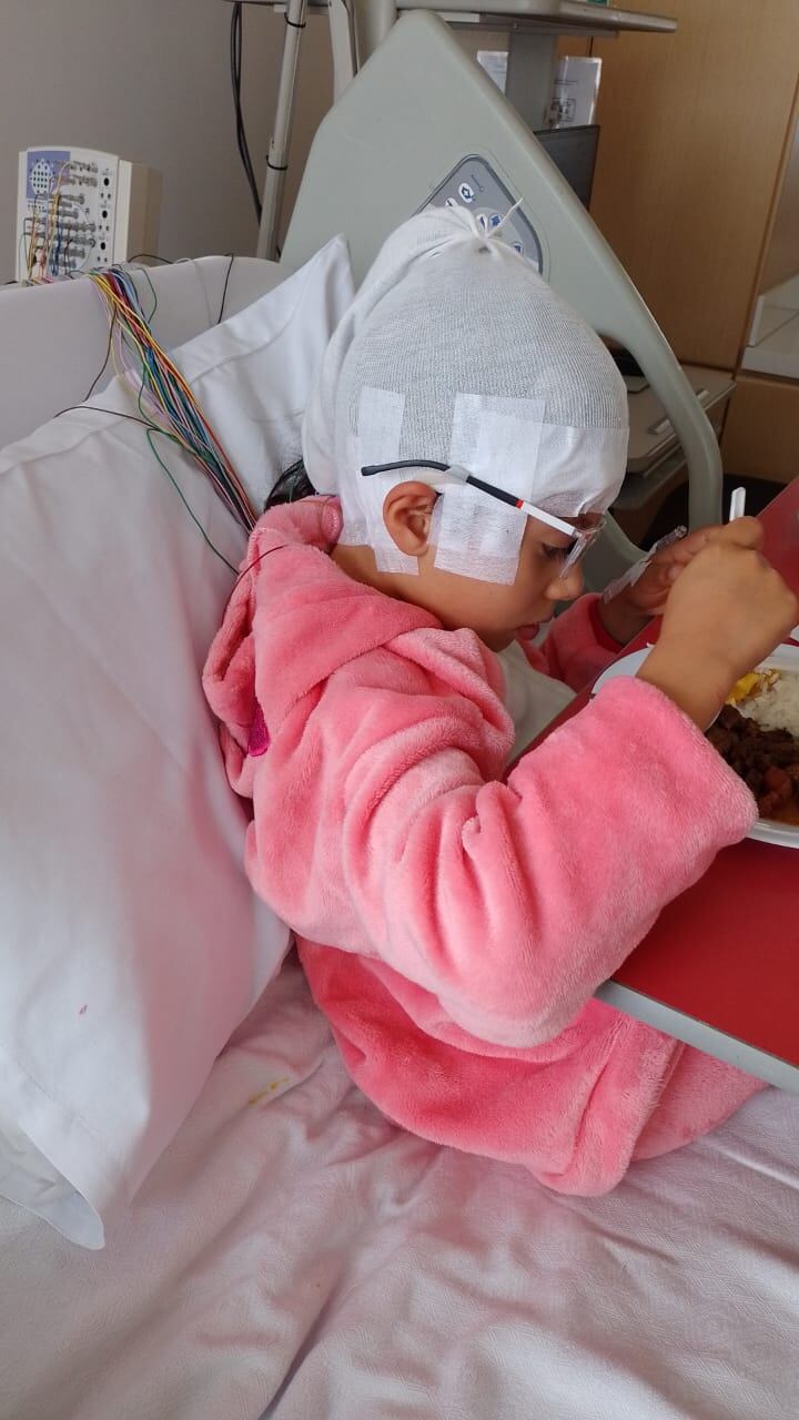 Victoria lucha contra la enfermedad de Battén