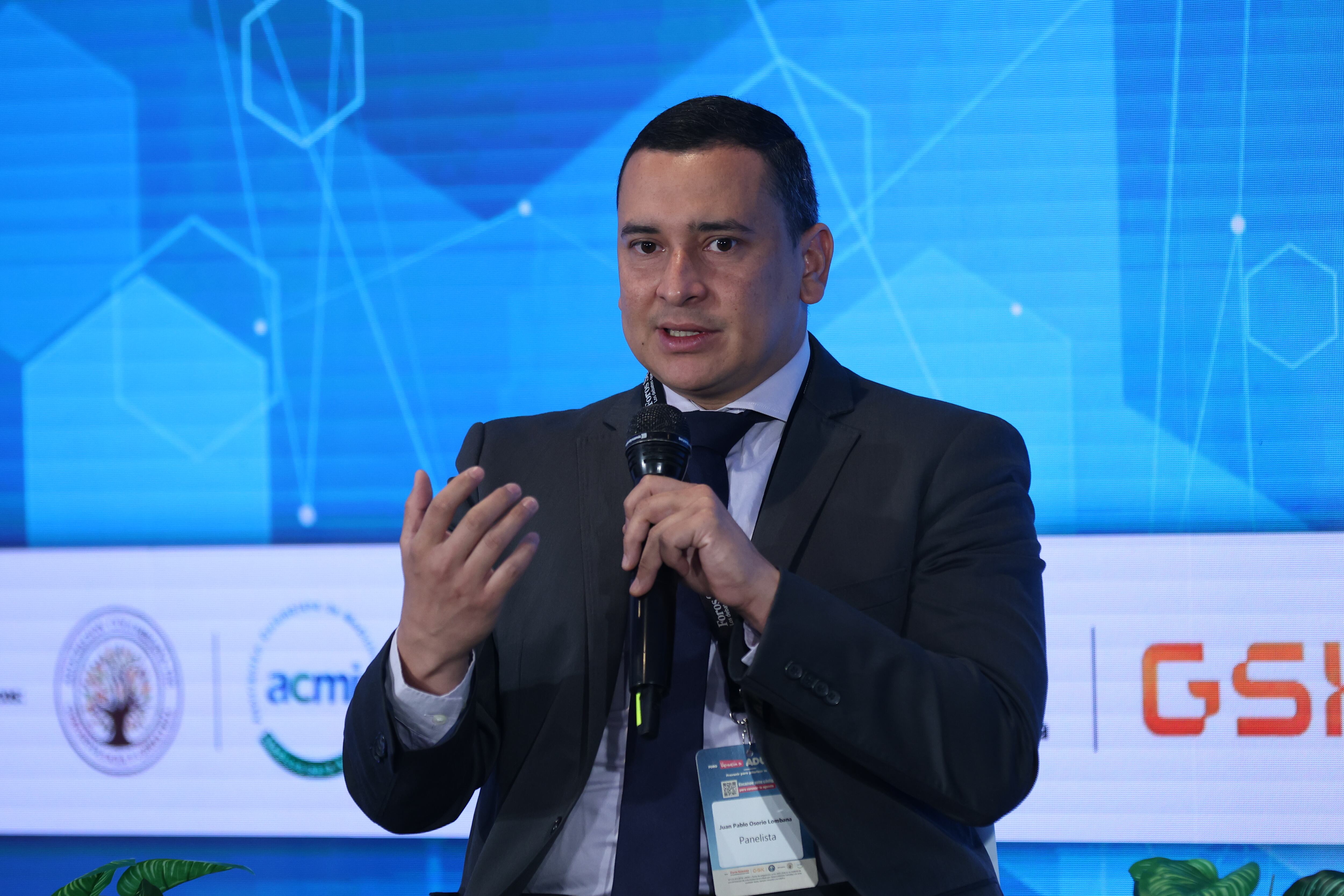 Foro ‘Vacunación en adultos: prevenir para priorizar la vida’
Jueves 3 de julio de 2025

PANEL | Vacunación en adultos: ¿por qué es un asunto vital?
Juan Pablo Osorio Lombana
Presidente de la Asociación Colombiana de Infectología -ACIN Capítulo central
Carlos Álvarez-Moreno
Vicepresidente científico e innovación de la Clínica Colsanitas
Homero Puello
Presidente de la Asociación Colombiana de Medicina Interna (ACMI)
Carlos Ariza
Presidente de la Asociación Colombiana de Gerontología y Geriatría
Modera: Víctor Saravia
Gerente médico de vacunas de adultos de GSK