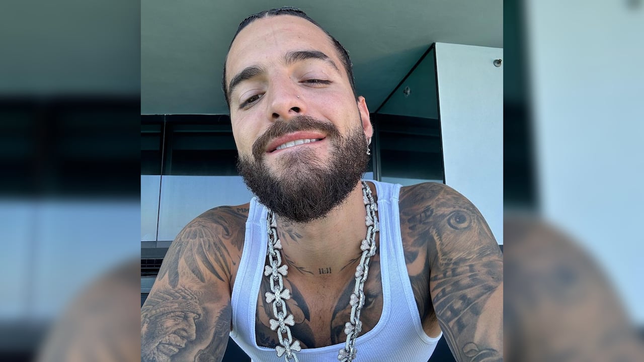 El cantante sigue subiéndole la temperatura a las redes sociales con sus fotos semidesnudo. Foto: Instagram @maluma.