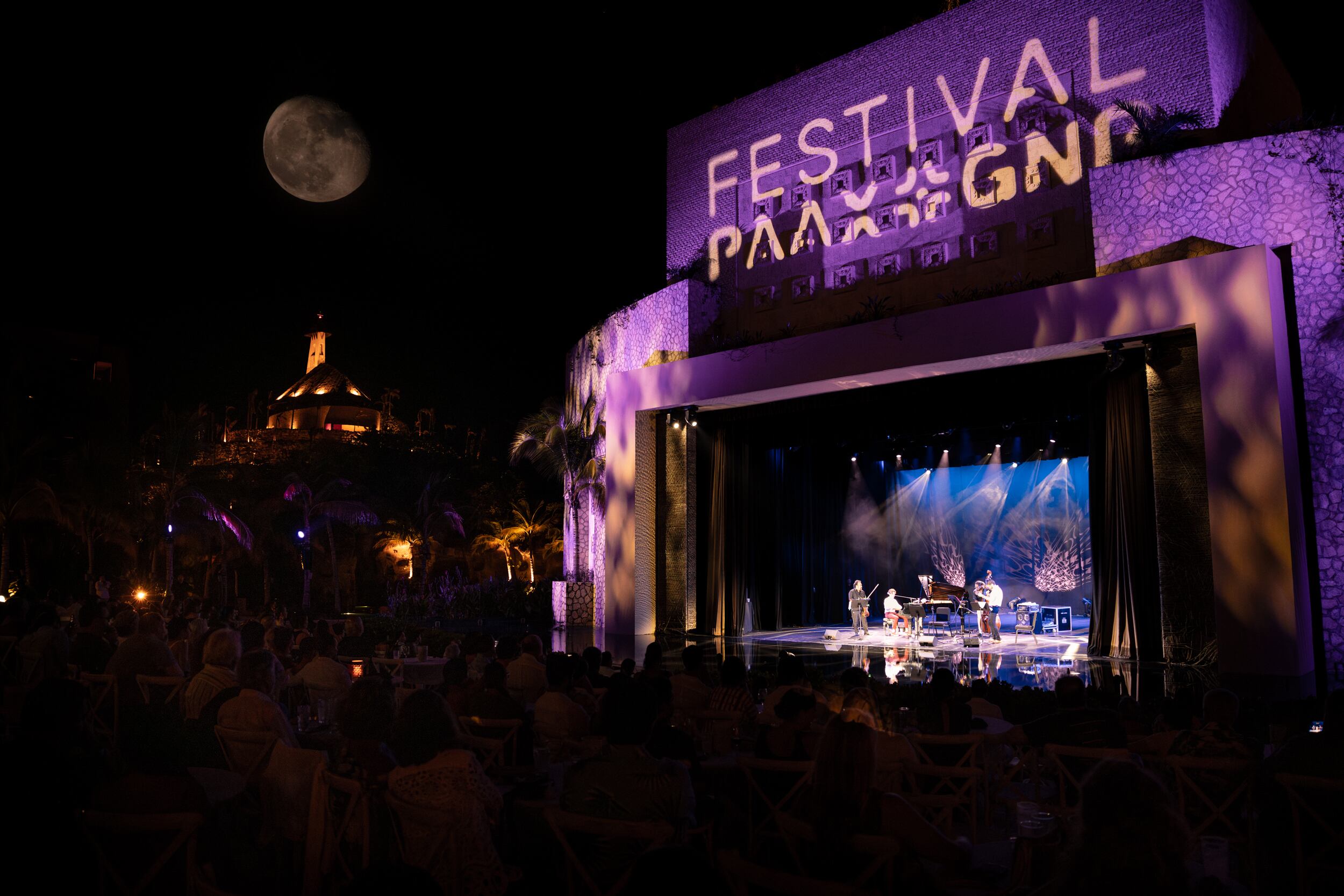 El Festival Paax GNP es un "Festival Imposible", porque reúne solistas destacados del mundo a nivel internacional y una gala de ballet con nuevas estrellas de la danza bajo la dirección de Christopher Wheeldon.