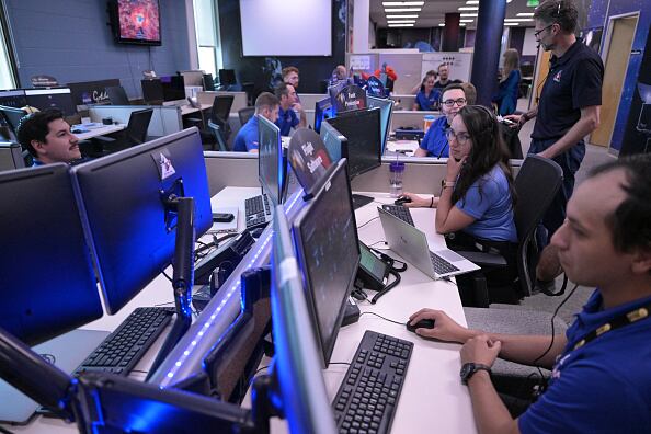 La mayor parte de la muestra se conservará para ser estudiada por las generaciones futuras, con instrumentos nuevos y más eficientes y para responder a nuevas preguntas científicas. Esto es lo que se hizo con las rocas lunares traídas durante el programa Apolo