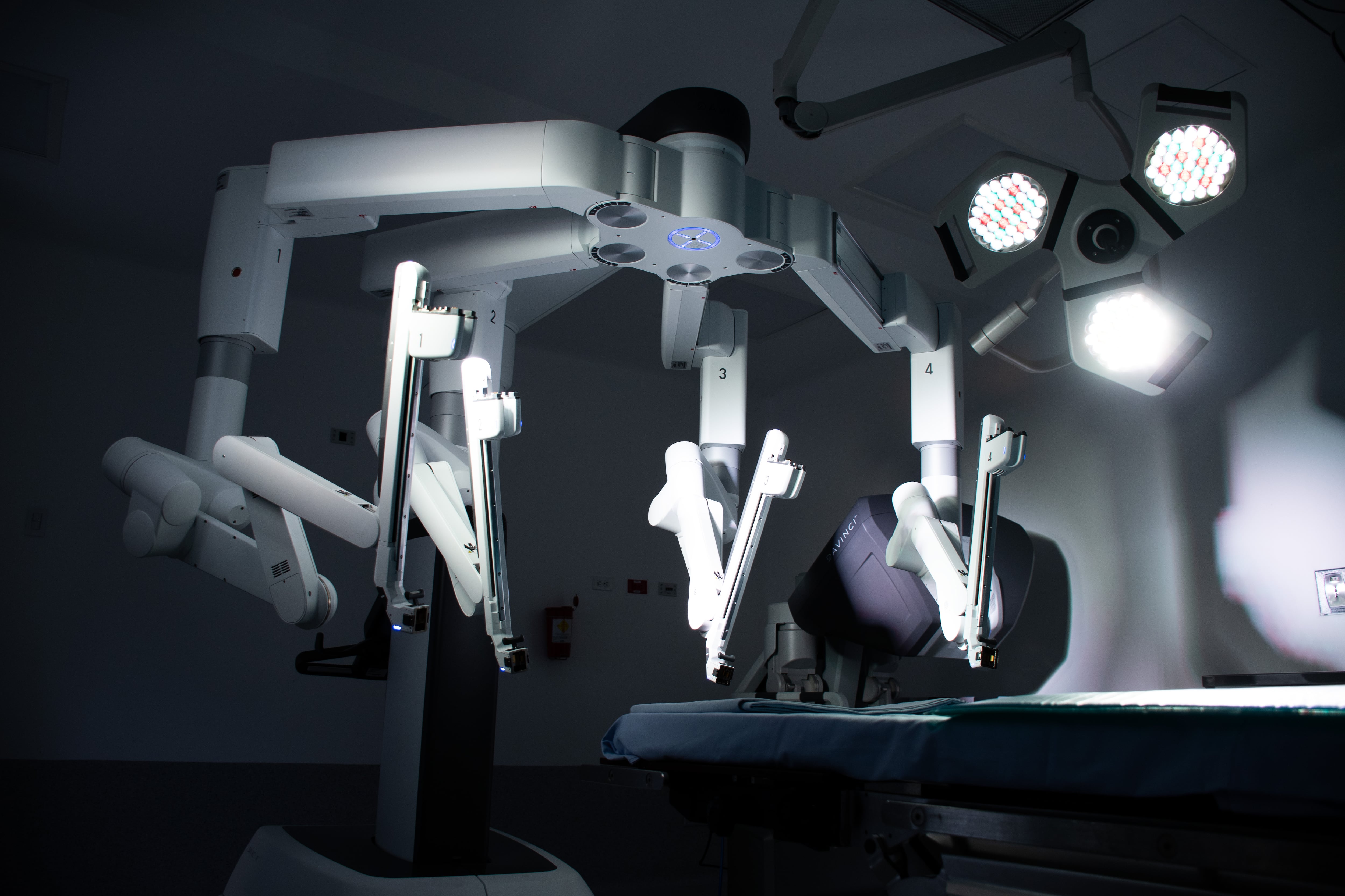 La inversión constante en infraestructura, tecnología biomédica e informática fue una de las claves para alcanzar este nivel de excelencia.