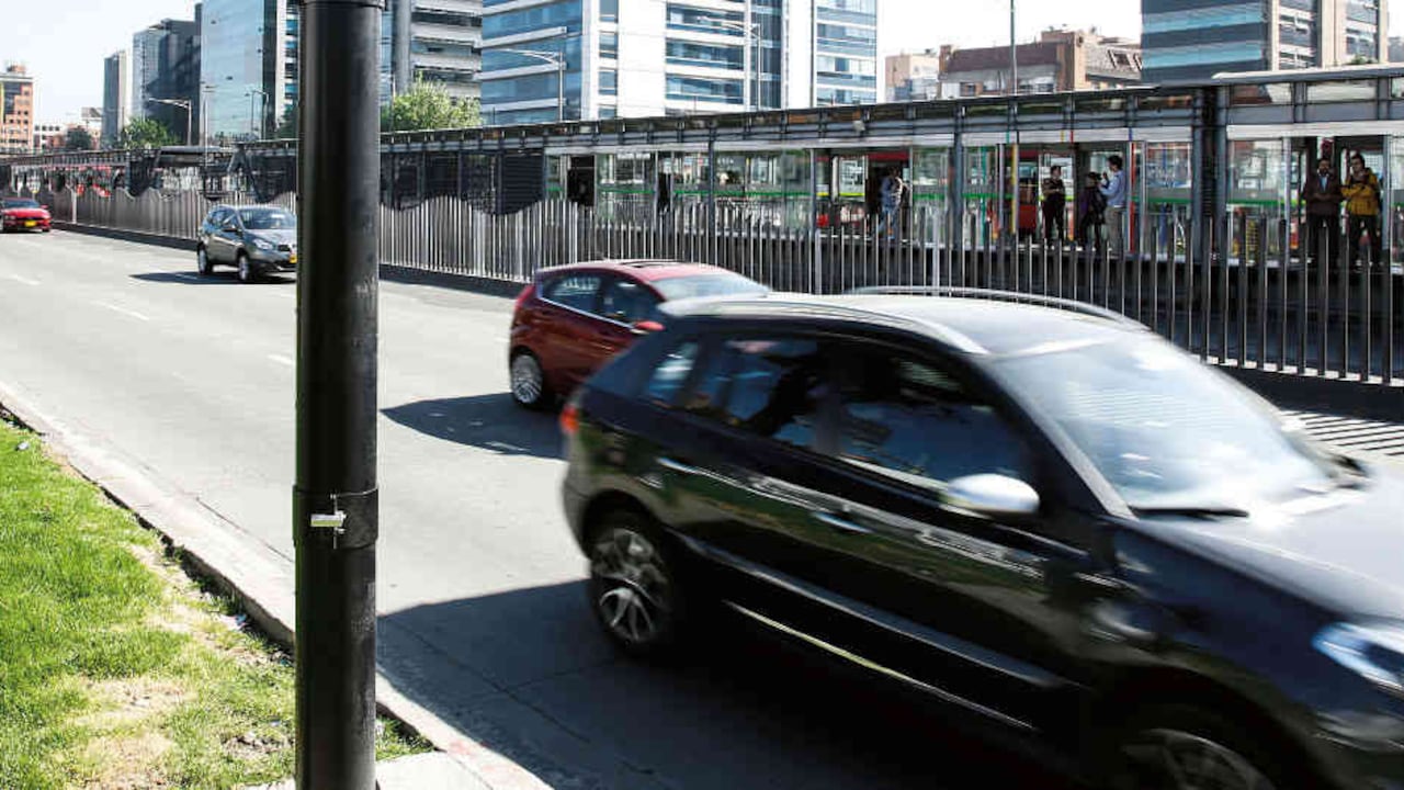 La Agencia de Seguridad Vial ha autorizado el funcionamiento de 472 cámaras de fotocomparendos en Colombia; otras 355 solicitudes hacen fila.