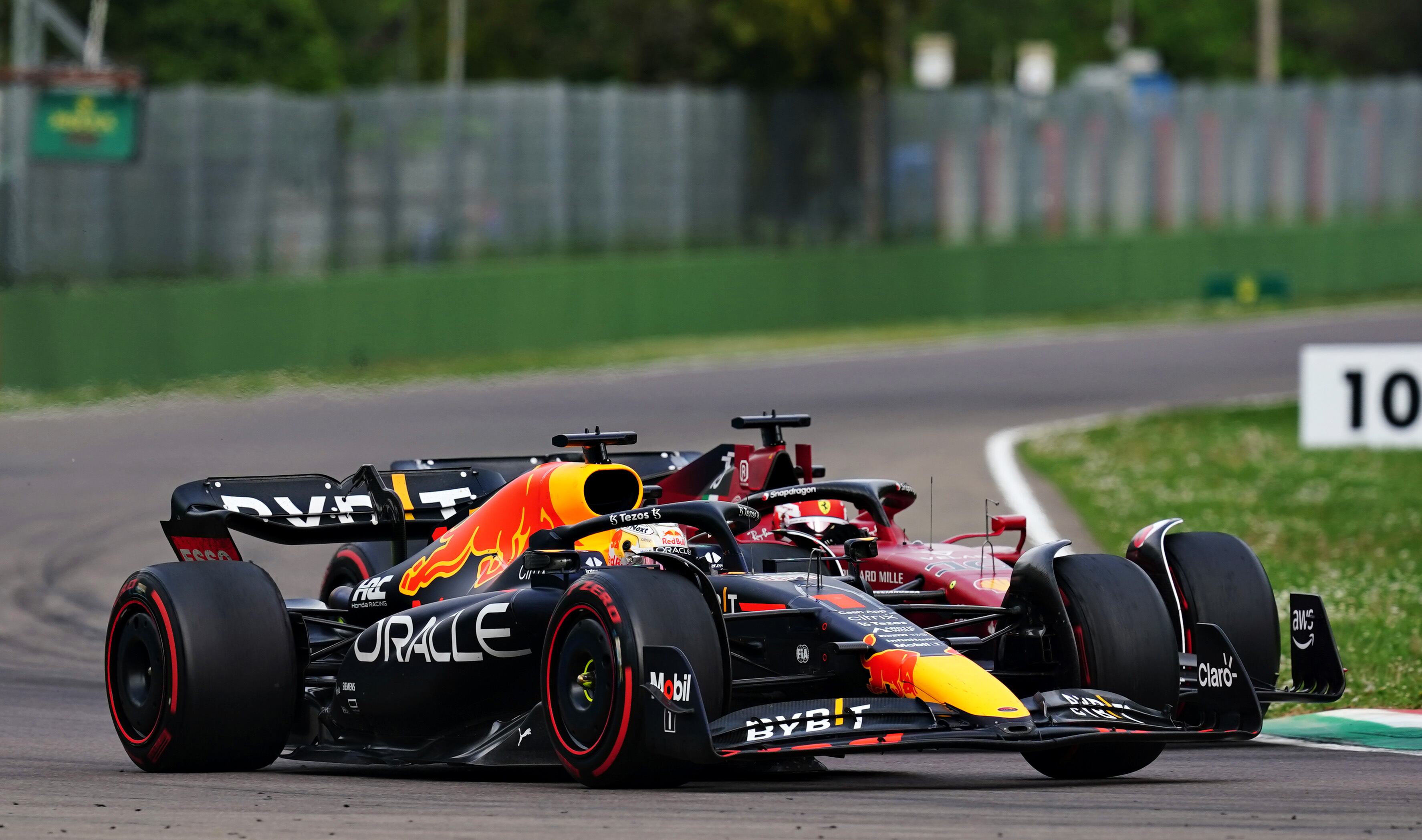 El neerlandés saldrá primero en la parrilla del Gran Premio de Imola.