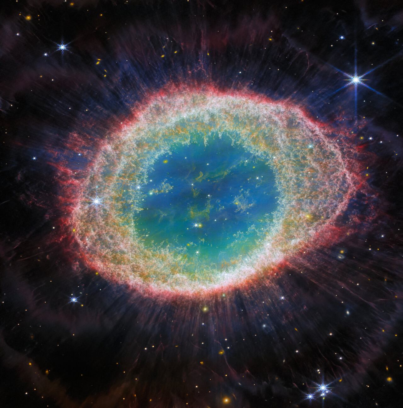 NASA publica la imagen más nítida de la Nebulosa del Anillo