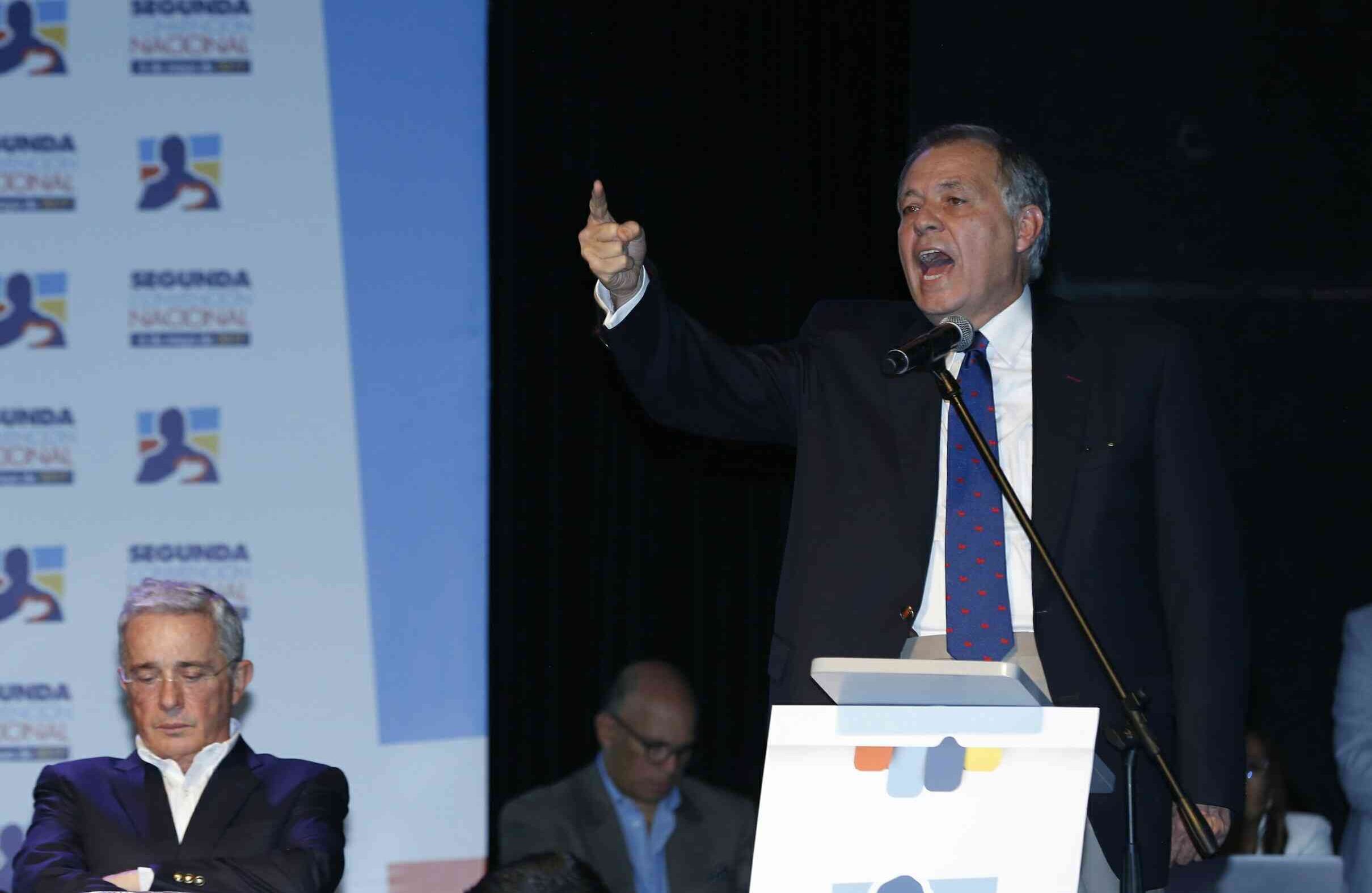 "Para frenar el modelo de país que diseñan gobierno y Farc, debemos unir a conservadores y al Cent Democrático con fuerzas sociales y creyentes." dijo Ordoñez.