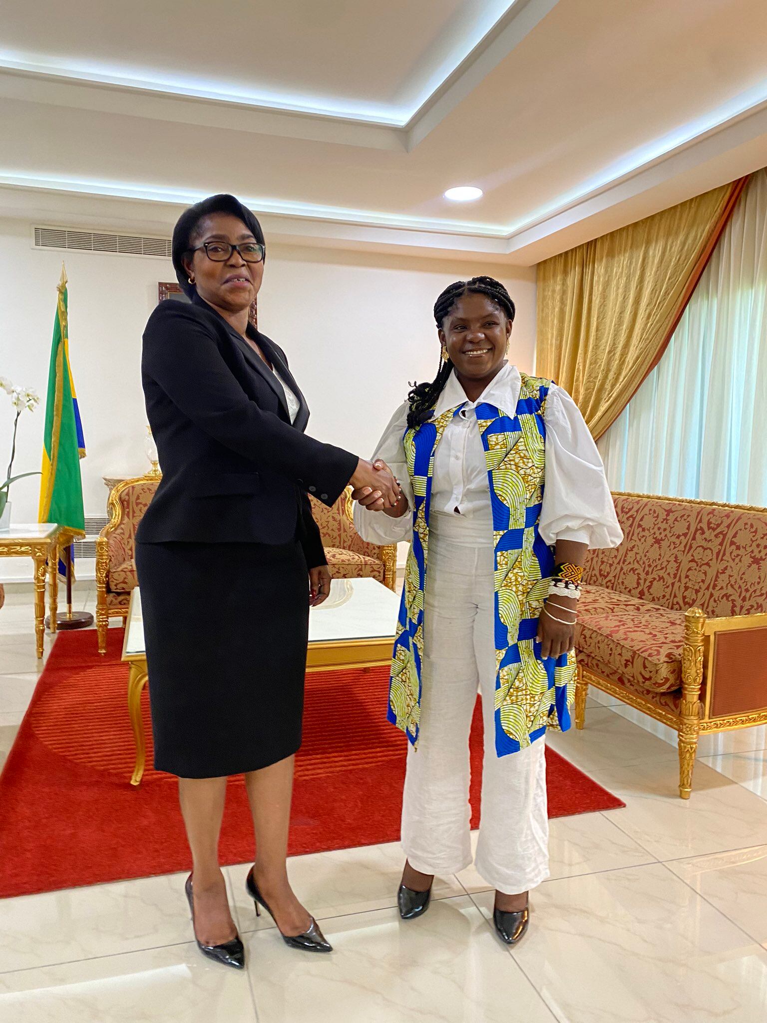 Francia Márquez y su homóloga de Gabón.