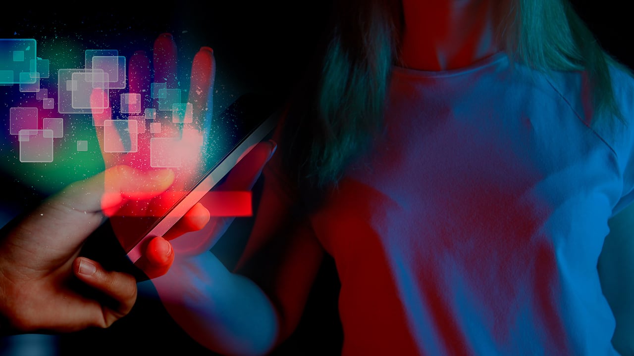 Bloomberg investigó por qué los traficantes sexuales pueden mover su negocio en plataformas digitales. (Imagen de referencia).