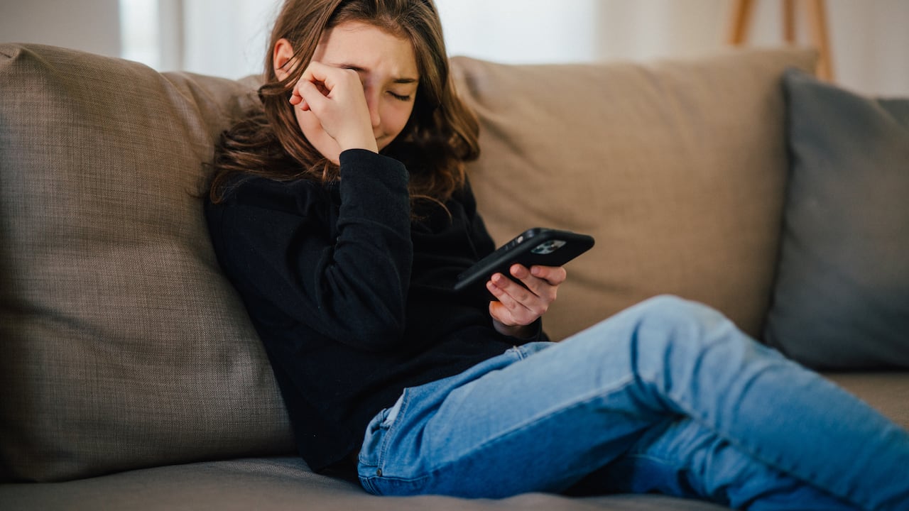 Un simple engaño digital puede convertir al teléfono en una herramienta de observación silenciosa.