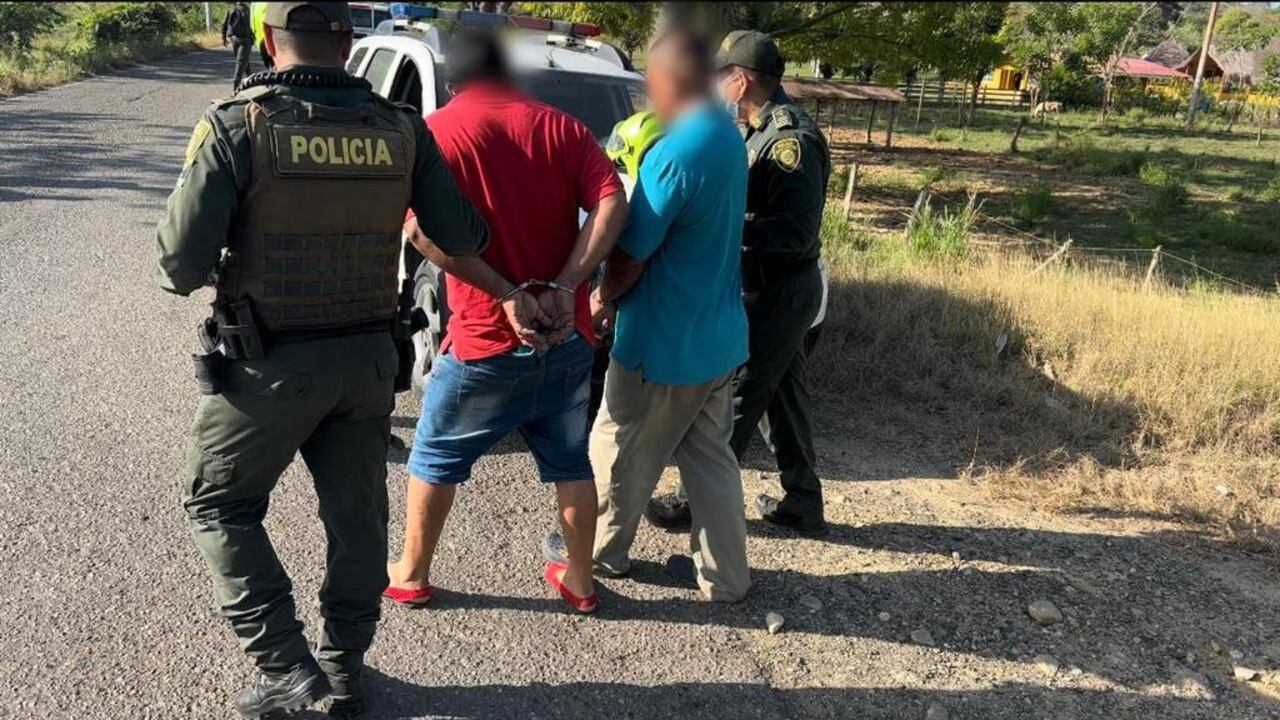 Los presuntos ladrones fueron capturados mientras emprendían la huida.