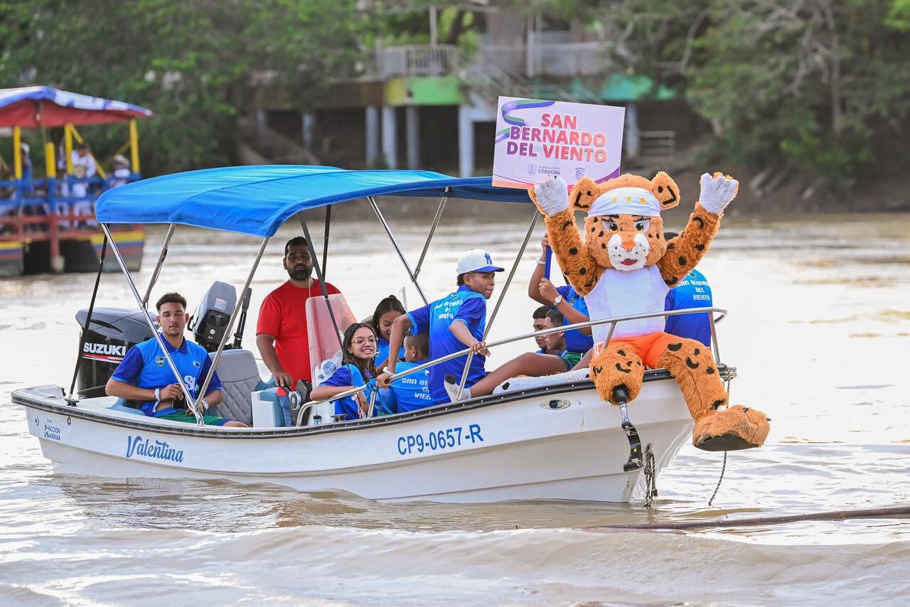 Desfile sobre el río Sinú.
