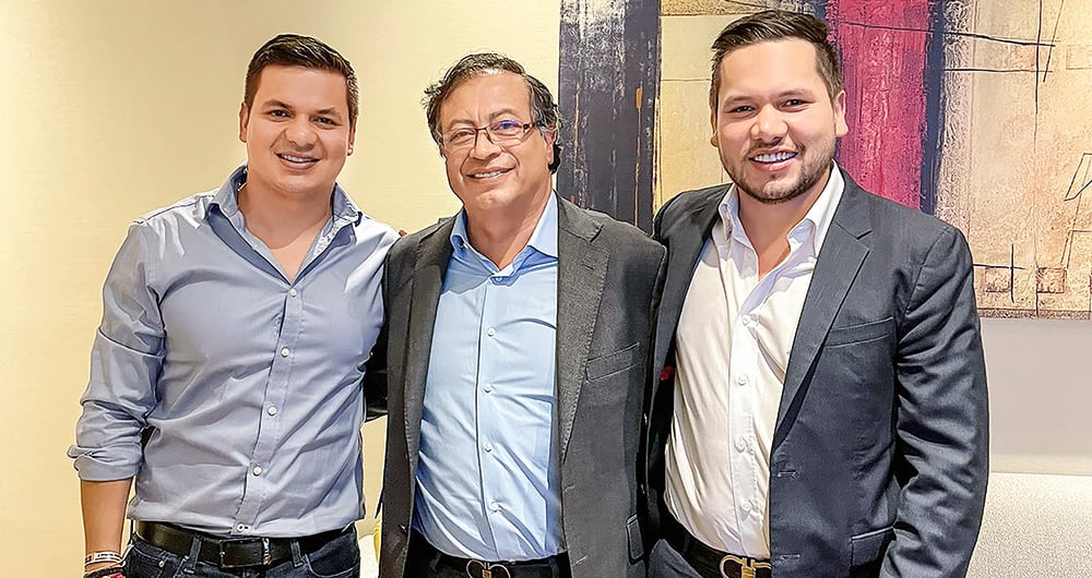 El presidente Gustavo Petro junto al representante Andrés Calle y su hermano Gabriel Calle, aliados de Musa Besaile en Córdoba.