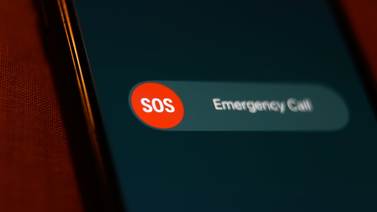 Aunque Emergencia SOS viene integrada en la mayoría de celulares actuales, muchas personas nunca llegan a configurarla.