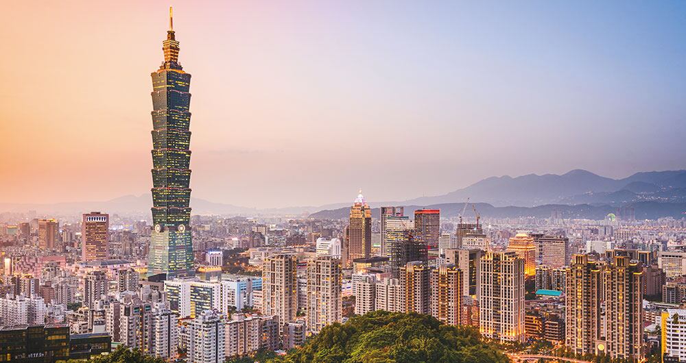 Vista de Taipéi desde la montaña Elefante, coronada por la torre Taipei 101, el octavo rascacielos más alto del mundo.