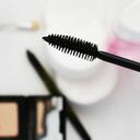 4. Para la belleza: para cualquier momento y en cualquier lugar se puede necesitar de un accesorio que le permita salir de apuros, ya sea porque se rompió la media velada o porque necesita cubrir alguna imperfección en una cita importante. El presupuesto mensual puede ser de $50.000.