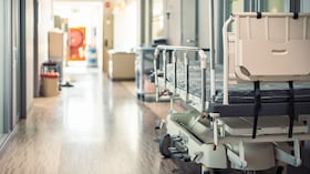 Foto de referencia del pasillo de un hospital