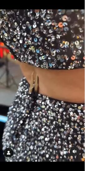 La presentadora no aguantó la broma del chef chileno mostrando el gancho en su falda. Foto: Instagram @chriscarpentier.