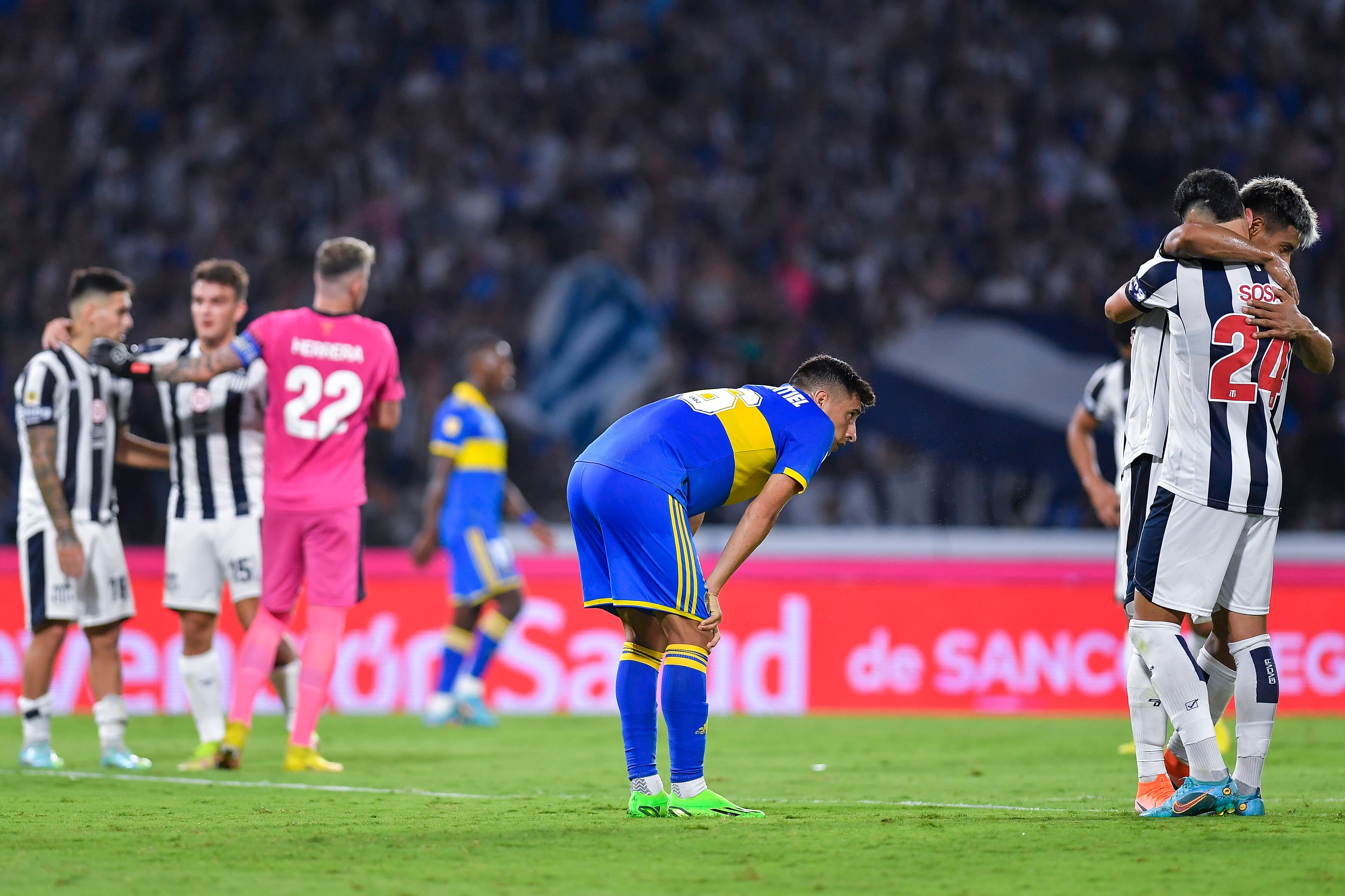 Boca Juniors sufrió la primera derrota en la Liga Argentina.