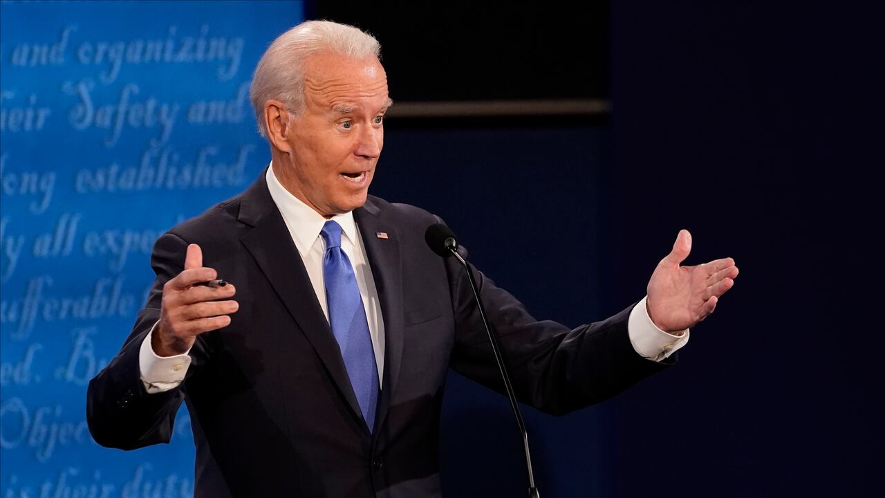 NASHVILLE, TENNESSEE - 22 DE OCTUBRE: El exvicepresidente del candidato presidencial demócrata Joe Biden responde una pregunta durante el segundo y último debate presidencial en la Universidad de Belmont el 22 de octubre de 2020 en Nashville, Tennessee. Este es el último debate entre los dos candidatos antes de las elecciones del 3 de noviembre. Morry Gash-Pool / Getty Images / AFP