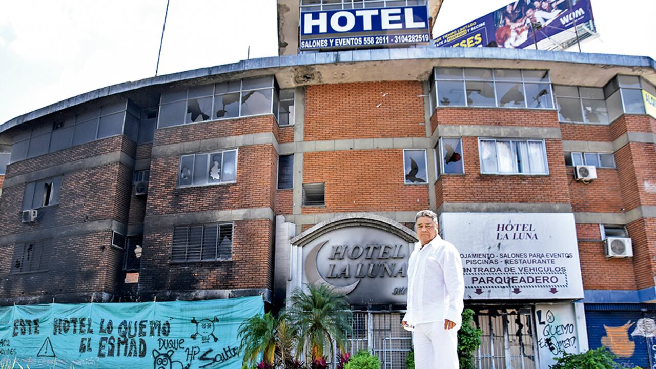 Este abogado, que se hospedaba en el hotel, contó los momentos de pánico que vivió en aquel lugar con sus hijos y su nuera mientras el fuego ardía. La Luna es muy especial para él, pues trabajó allí en su juventud.