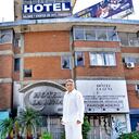 Este abogado, que se hospedaba en el hotel, contó los momentos de pánico que vivió en aquel lugar con sus hijos y su nuera mientras el fuego ardía. La Luna es muy especial para él, pues trabajó allí en su juventud.