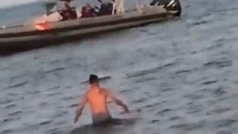 Un turista ayudó a rescatar el cadáver.