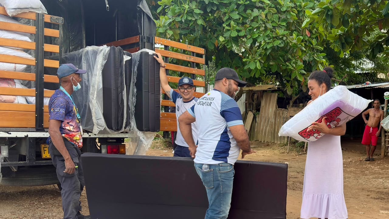 Ayudas que entrega la Gobernación de Bolívar en Turbaco.
