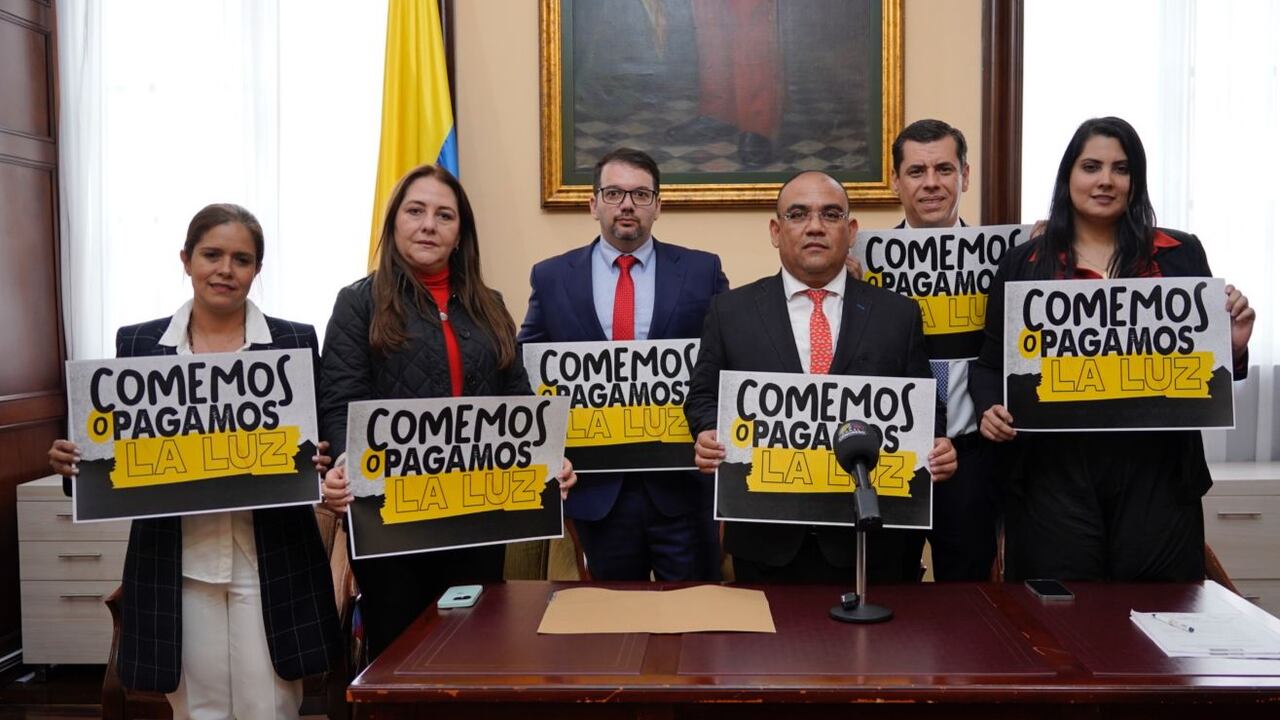 Senadores de la Costa Caribe en la secretaría general de la corporación.