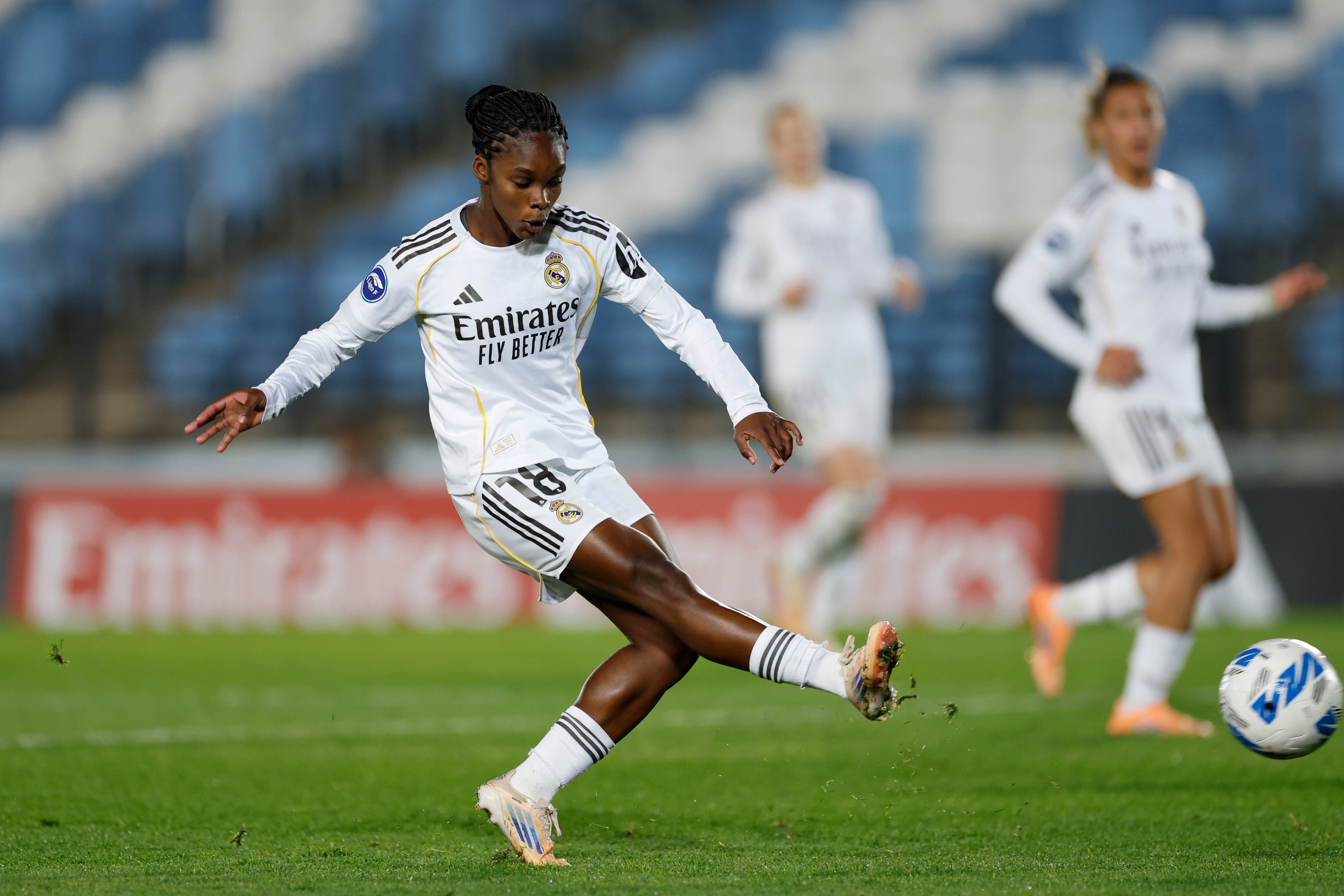 Momento del remate de Linda Caicedo para el quinto gol del Real Madrid.