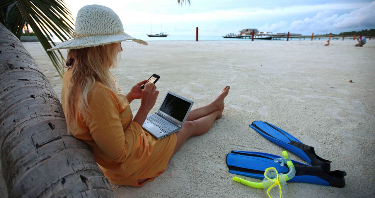 Jóvenes colombianos y extranjeros profesionales, sin ataduras y cansados de la rutina, hicieron de un alojamiento de AirBnb su oficina y también su hogar durante la pandemia del coronavirus.