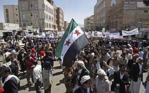 Los militares dijeron que el balance de muertos en combates en el sur entre los soldados del ejército y milicianos de al-Qaeda aumentó a 106.