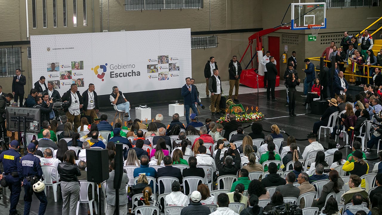 Universidad pública, cámara de comercio propia y cable aéreo, entre los compromisos adquiridos por el Presidente Gustavo Petro con la comunidad de Soacha.